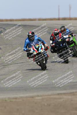 media/Nov-26-2023-TrackDaz (Sun) [[64ad8cfd8f]]/Mock Race/Outside Grapevine/